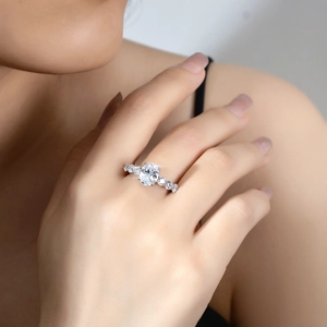 Exquisite S925 sterling silver ring with oval moissanite stone and side diamond accents