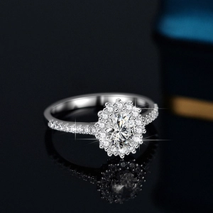 Elegant 1 carat oval cut moissanite ring in S925 sterling silver with halo stones