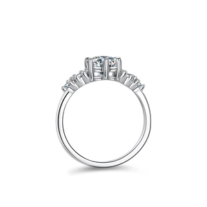 Anello classico in argento S925 con moissanite a sei griffe e pietre laterali