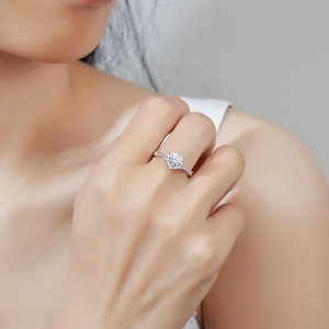 S925 sterling silver moissanite ring with snowflake twisted band on a model hand