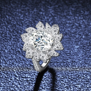 2ct oval moissanite ring in sunflower petal setting made of S925 sterling silver