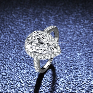 Bague luxueuse en argent S925 avec moissanite poire de 4 carats et serti halo