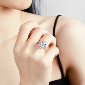 Bague en moissanite taille poire en argent S925 avec halo et anneau serti pavé