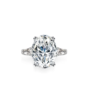 Bague luxe en moissanite 8ct taille ovale avec pierres latérales baguette en argent S925