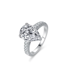 Bague en moissanite taille poire 4 carats en argent S925 avec accents de diamants