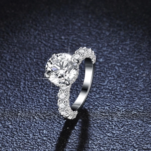 Luxury 3 carat round moissanite ring in S925 sterling silver with halo pave setting
