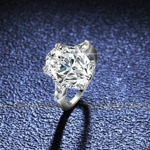 Bague luxueuse en moissanite ovale 8 carats en argent S925 avec pierres latérales élégantes