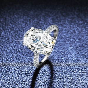 Elegant 7-carat oval moissanite ring in S925 sterling silver with four-prong setting