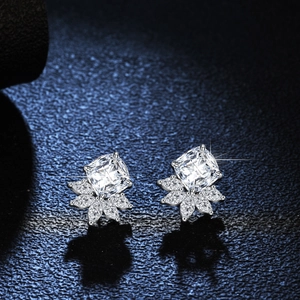 Élégantes boucles d'oreilles tournesol en argent S925 avec moissanite de taille coussin