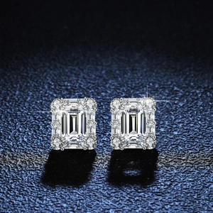 Boucles d'oreilles halo en argent avec pierres taille émeraude et accents scintillants
