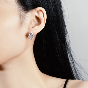 Boucles d'oreilles élégantes en argent S925 avec pierres moissanite taille coussin carré