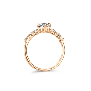 Bague moissanite en or rose avec diamant rond et sertissage pavé élégant pour femme