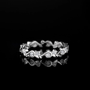 Elegant S925 sterling silver moissanite wave ring with sparkling circular stones