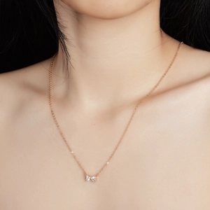 Collier élégant en argent s925 avec pendentif nœud et moissanite 1 carat or rose