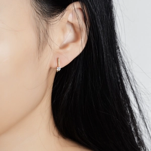 Minimalist S925 silver gold-plated bar earrings with sparkling round moissanite
