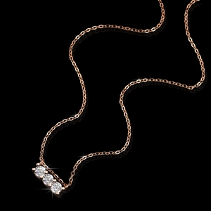 Elegante collana in argento S925 oro rosa con tre pietre di moissanite orizzontali