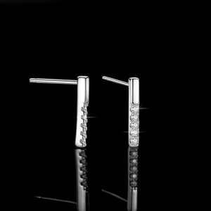 Polished S925 silver baguette stud earrings with five sparkling moissanite stones