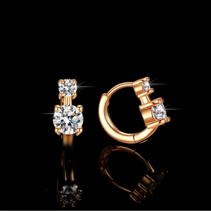 Boucles d'oreilles créoles moissanite en argent S925 plaqué or rose sur fond noir