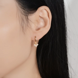 Boucles d'oreilles cœur en argent s925 plaqué or rose avec pavé de moissanite brillant