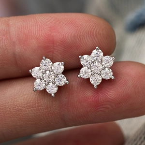 Sparkling S925 sterling silver moissanite sunflower stud earrings for men and women