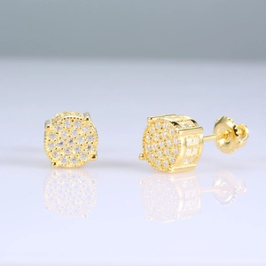 Vue macro de boucles d'oreilles moissanite en argent 925 avec fermoir à vis sécurisé