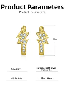 Détail macro des boucles d'oreilles éclair en argent S925 avec pierres moissanite