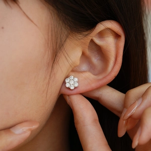 Sparkling S925 sterling silver snowflake moissanite flower stud earrings for women