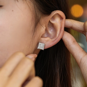Boucles d'oreilles carrées en moissanite en argent 925 avec sertissage micro-pavé