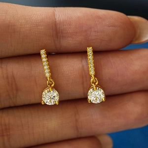 Sparkling S925 sterling silver moissanite drop earrings with gold finish for men and women