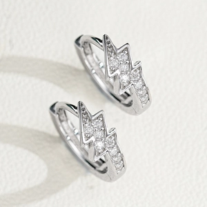 Boucles d'oreilles créoles éclair en argent 925 avec pierres de moissanite brillantes