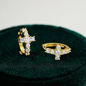 Boucles d'oreilles créoles croix carrée en argent 925 doré avec moissanite