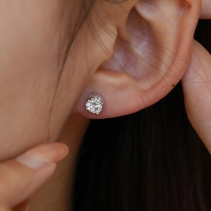 Classic S925 sterling silver moissanite stud earrings with round brilliant crown setting