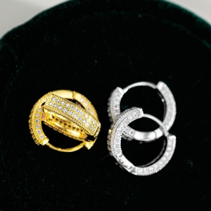 Luxuriöse S925 Sterling Silber Moissanit Huggie Creolen in Gold- und Silberausführung
