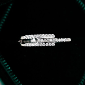 Asymmetrical S925 sterling silver moissanite pave band ring in green velvet jewelry box