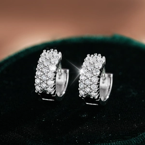 Boucles d'Oreilles Huggie en Argent Sterling 925 Moissanite Hip Hop Boucles d'Oreilles Géométriques en Strass pour Femme Bijoux de Fête