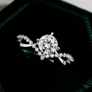 Elegant S925 sterling silver asymmetrical 1-carat moissanite ring set in green velvet box