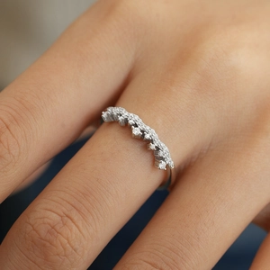 Elegant S925 sterling silver hip-hop crown ring for women featuring moissanite stones