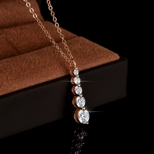 Collier en argent sterling S925 or rose avec 5 pierres de moissanite rondes graduées