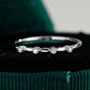 Bague en Argent Sterling 925 Moissanite Minimaliste Géométrique Incrusté Quatre Pierres Hip Hop Bijoux de Fête pour Femmes