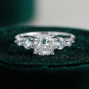 Anello in Argento Sterling 925 Con Moissanite Taglio Cushion Per Donna Elegante Gioiello Con Pietre Per Fidanzamento E Matrimonio