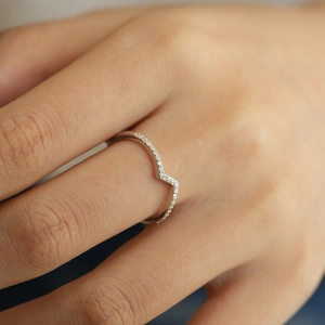 Bague asymétrique en V en argent sterling S925 sertie de pierres de moissanite brillantes