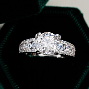 Luxurious S925 sterling silver bull head ring with brilliant round moissanite on velvet