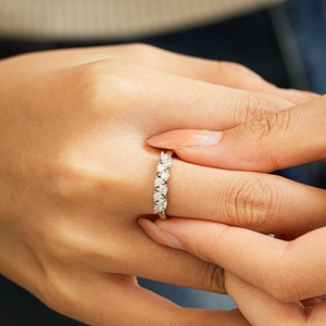 Elegant S925 sterling silver asymmetrical band ring with sparkling moissanite on a finger