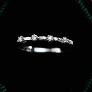 Bague asymétrique minimaliste en argent sterling S925 avec quatre moissanites éclatantes