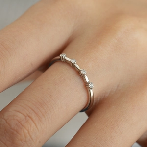 Bague asymétrique en argent sterling S925 avec quatre pierres de moissanite étincelantes