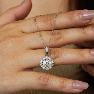 Classic S925 sterling silver square halo necklace featuring a 2ct moissanite pendant