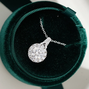 S925 sterling silver halo necklace with 2ct round moissanite pendant in green velvet box