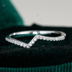 Bague en Argent Sterling 925 Asymétrique Forme de V Moissanite Hip Hop Pavé Moissanite Wishbone Bagues Avec Certificat GRA pour Femmes Bijoux