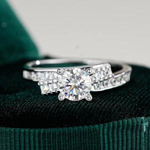 925 Sterling Silver Bull Head Moissanite Ring For Women Hip Hop Hip Bright Cut Round Moissanite Four Claw Inlaid Luxury Finger Ring