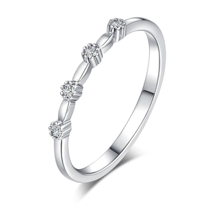 Bague asymétrique en argent 925 S avec 4 pierres Moissanite rondes en finition or blanc